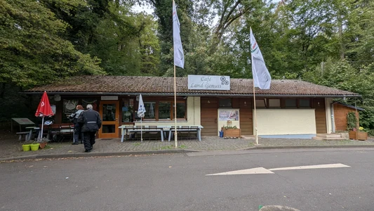 Winzige Täler und eine steinalte Höhle
