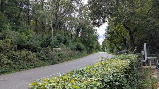 Winzige Täler und eine steinalte Höhle