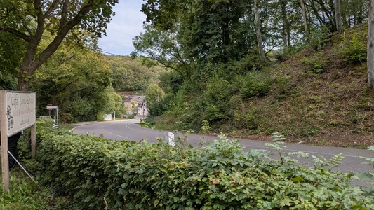 Winzige Täler und eine steinalte Höhle
