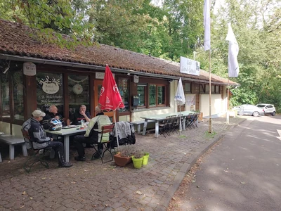 Winzige Täler und eine steinalte Höhle
